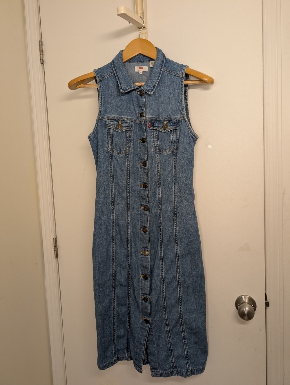 Levi’s Denim Button Front Dress | Sleeveless Jean Dress | Size XS | Casual Class - Picture 2 of 5
